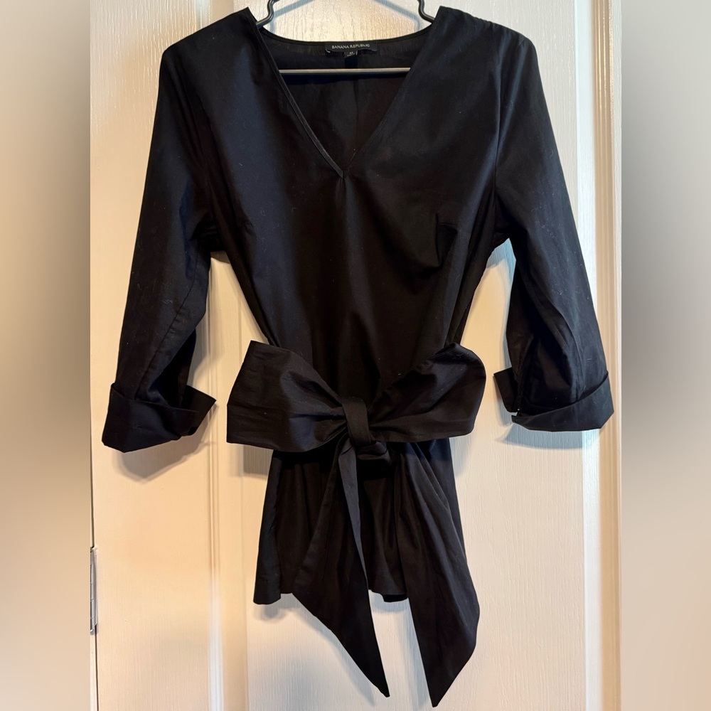 🌺Banana Republic Black Blouse with Bow Detail